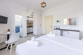 Stylish Studio With Scenic Gardens Golem