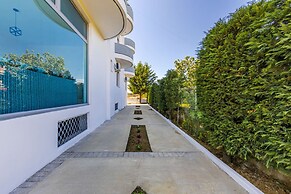 Stylish Studio With Scenic Gardens Golem