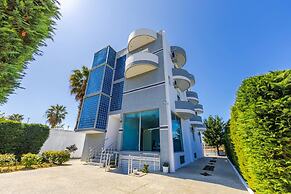 Stylish Studio With Scenic Gardens Golem