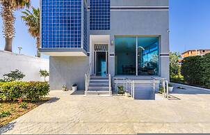 Stylish Studio With Scenic Gardens Golem