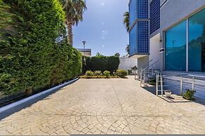 Amazing Studio With Free Parking Golem