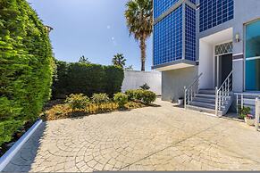 Amazing Studio With Free Parking Golem