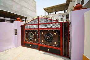 Fabhotel Geeta Bhawan