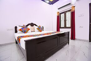 Fabhotel Geeta Bhawan