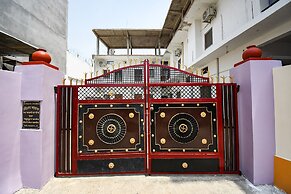 Fabhotel Geeta Bhawan