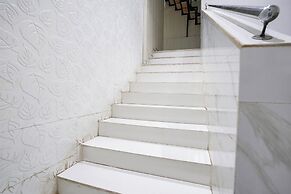 Fabhotel Hans Residency