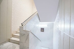 Fabhotel Hans Residency