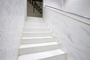 Fabhotel Hans Residency