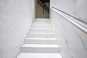 Fabhotel Hans Residency