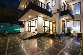 Fabhotel Log Inn Stay