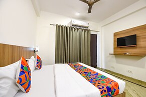 Fabhotel Log Inn Stay