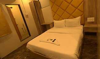 Fabhotel Platinum Inn