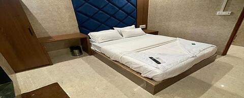 Fabhotel Platinum Inn