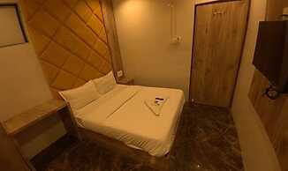 Fabhotel Platinum Inn