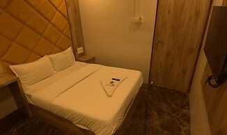 Fabhotel Platinum Inn