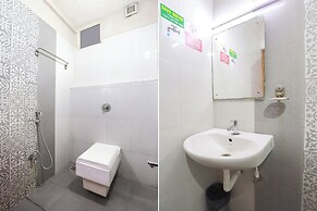 Fabhotel Lloyd’S Inn