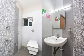 Fabhotel Lloyd’S Inn