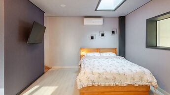 Yeonorang Park Pool Villa in Pohang