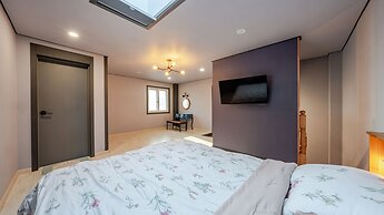 Yeonorang Park Pool Villa in Pohang