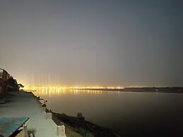 Hotel Ganges Place Varanasi with free AC