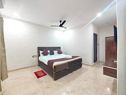 Hotel Ganges Place Varanasi with free AC