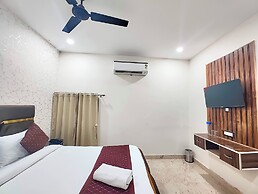 Hotel Ganges Place Varanasi with free AC