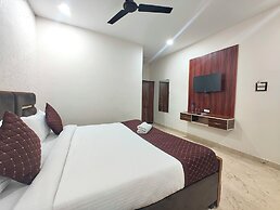 Hotel Ganges Place Varanasi with free AC