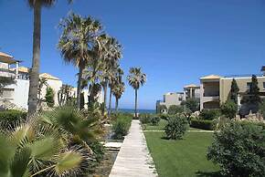 Cassiopeia 1BR Apt on Beach with Pool