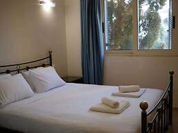 Cassiopeia 1BR Apt on Beach with Pool