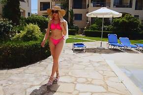 Cassiopeia 1BR Apt on Beach with Pool