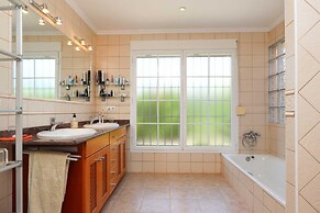 Mozamb in J vea With 4 Bedrooms and 3 Bathrooms