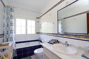 Mozamb in J vea With 4 Bedrooms and 3 Bathrooms