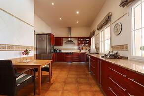 Mozamb in J vea With 4 Bedrooms and 3 Bathrooms