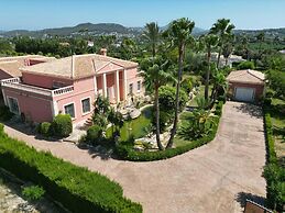 Mozamb in J vea With 4 Bedrooms and 3 Bathrooms