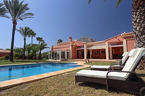 Mozamb in J vea With 4 Bedrooms and 3 Bathrooms