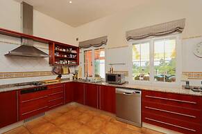 Mozamb in J vea With 4 Bedrooms and 3 Bathrooms