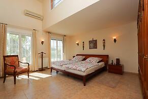 Mozamb in J vea With 4 Bedrooms and 3 Bathrooms