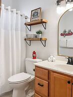 Mars Hill Cabin Retreat Mountain Views, Hot Tub, and Adventure Awaits