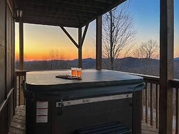 Mars Hill Cabin Retreat Mountain Views, Hot Tub, and Adventure Awaits