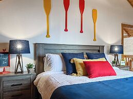 Mars Hill Cabin Retreat Mountain Views, Hot Tub, and Adventure Awaits