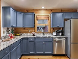 Mars Hill Cabin Retreat Mountain Views, Hot Tub, and Adventure Awaits