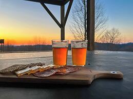 Mars Hill Cabin Retreat Mountain Views, Hot Tub, and Adventure Awaits