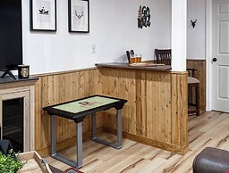 Mars Hill Cabin Retreat Mountain Views, Hot Tub, and Adventure Awaits