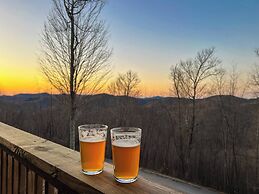 Mars Hill Cabin Retreat Mountain Views, Hot Tub, and Adventure Awaits