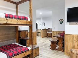 Mars Hill Cabin Retreat Mountain Views, Hot Tub, and Adventure Awaits