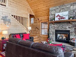 Mars Hill Cabin Retreat Mountain Views, Hot Tub, and Adventure Awaits