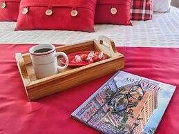 Mars Hill Cabin Retreat Mountain Views, Hot Tub, and Adventure Awaits