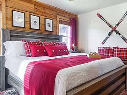 Mars Hill Cabin Retreat Mountain Views, Hot Tub, and Adventure Awaits