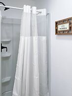 Mars Hill Cabin Retreat Mountain Views, Hot Tub, and Adventure Awaits