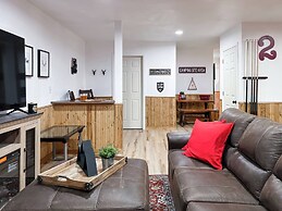 Mars Hill Cabin Retreat Mountain Views, Hot Tub, and Adventure Awaits